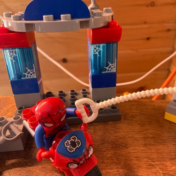 Preowned LEGO DUPLO 10876 Spider‑Man & Hulk Adventures – Complete - Picture 3 of 5